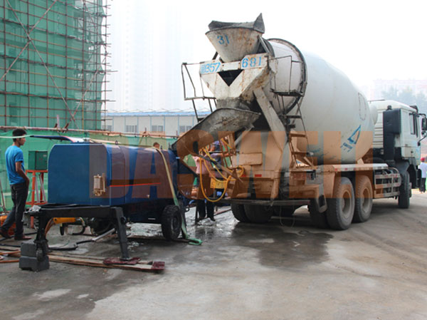 use of the trailer concrete line pump